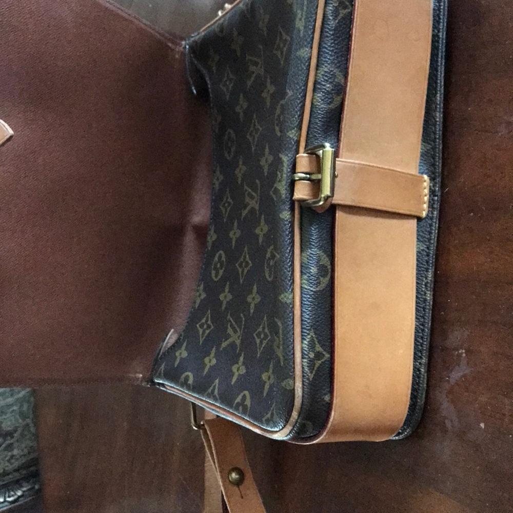 Louis Vuitton Crossbody Bag - Picture 4 of 6